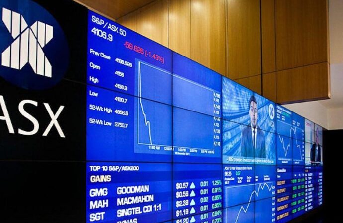 ASX outage stops trade in dozens of shares, market slides on Metcash, AUB and CSL